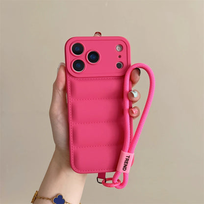 Coque iPhone avec Bracelet de Poignet et Protection Caméra – Silicone Antichoc
