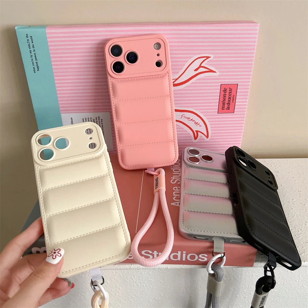 Coque iPhone avec Bracelet de Poignet et Protection Caméra – Silicone Antichoc