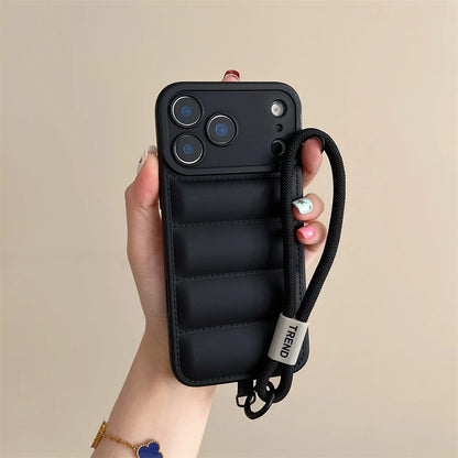 Coque iPhone avec Bracelet de Poignet et Protection Caméra – Silicone Antichoc